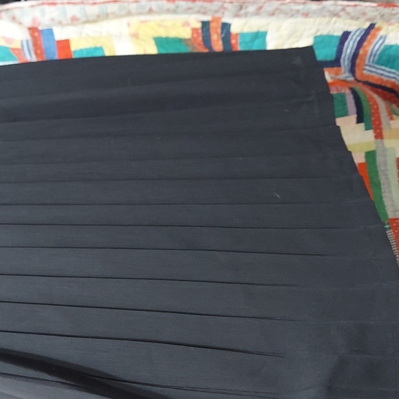 Leslie Fay petite size 14 pleated skirt black (InvW181) - Picture 2 of 3